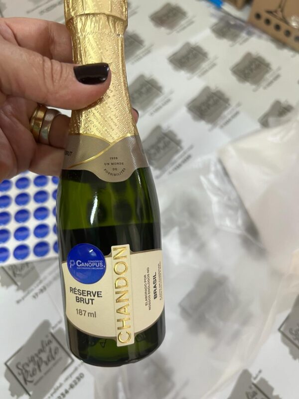 Kit Executivo Mini Chandon e Taças com Caixa Cartonada Presente Skitvinho - Image 4
