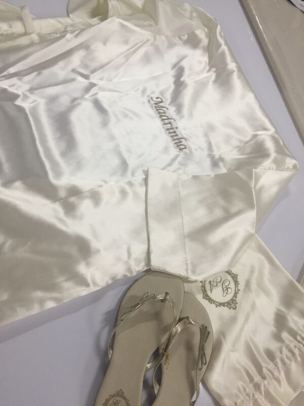 Chinelo Rasteirinha Tira Dourada e Sola Borracha Schinelo - Image 7