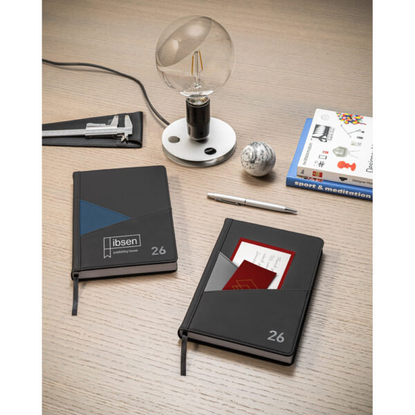 Agenda Diária A5 2026 PU Bolsos Externo S02266 - Image 3