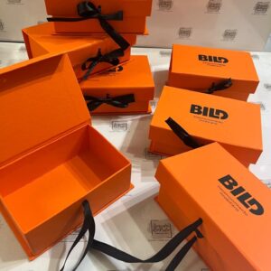 Caixa Cartonada Executiva com Laço para Presente, um Brinde Sofisticado todos os tamanhos e modelos Scartonada