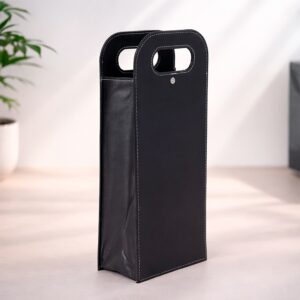 Porta Vinho e Garrafa Duplo em Couro Sintético Alça Vazado Fechamento Botão Metálico S72191