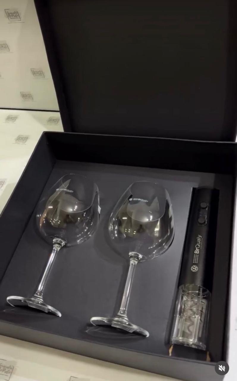 Kit Executivo Vinho Duas Taças Cristal Bordeaux 650ml e Abridor de Vinho Elétrico em Caixa Cartonada para Presente Box Skitvinho - Imagem 16