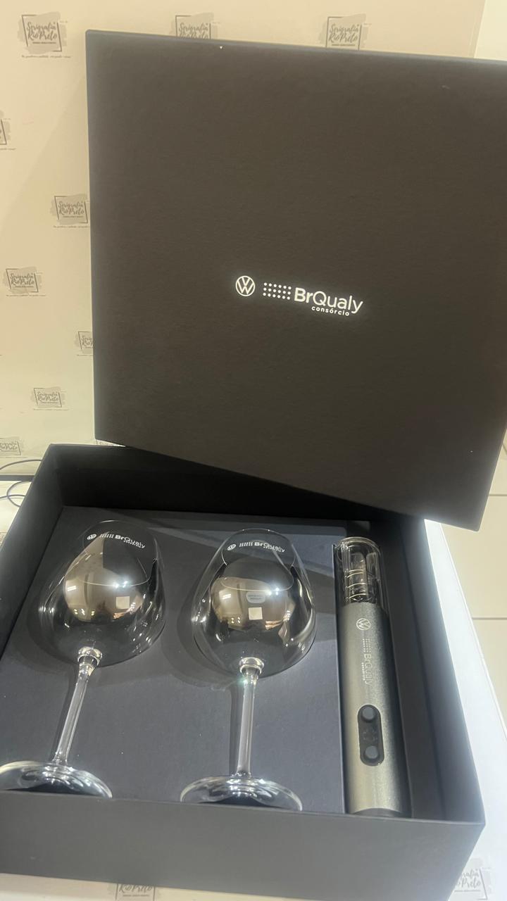 Kit Executivo Vinho Duas Taças Cristal Bordeaux 650ml e Abridor de Vinho Elétrico em Caixa Cartonada para Presente Box Skitvinho - Imagem 2