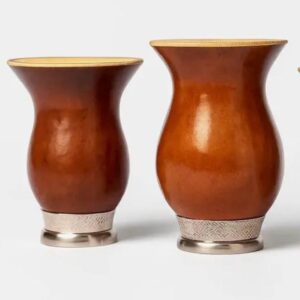Cuia Artesanal Tradicional Porongo Natural Pezinho Metal Bocal Queimado Acabamento Rústico Alyura 12 a 16cmScuia