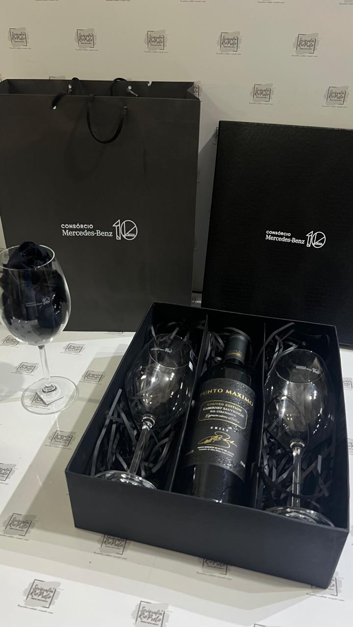 Kit Executivo Premium de Vinho 750ml e Taças de Cristal 580ml Gravadas a Laser com Caixa Cartonada Box Skitvinhopremium